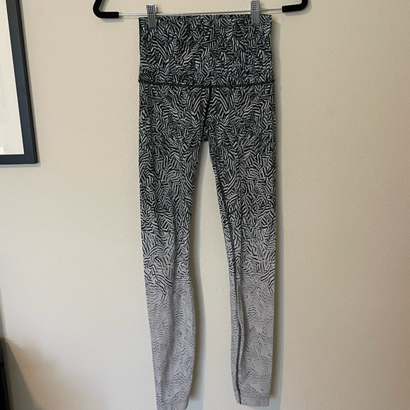 Lululemon Ombré Zebra Leggings - Picture 6 of 11